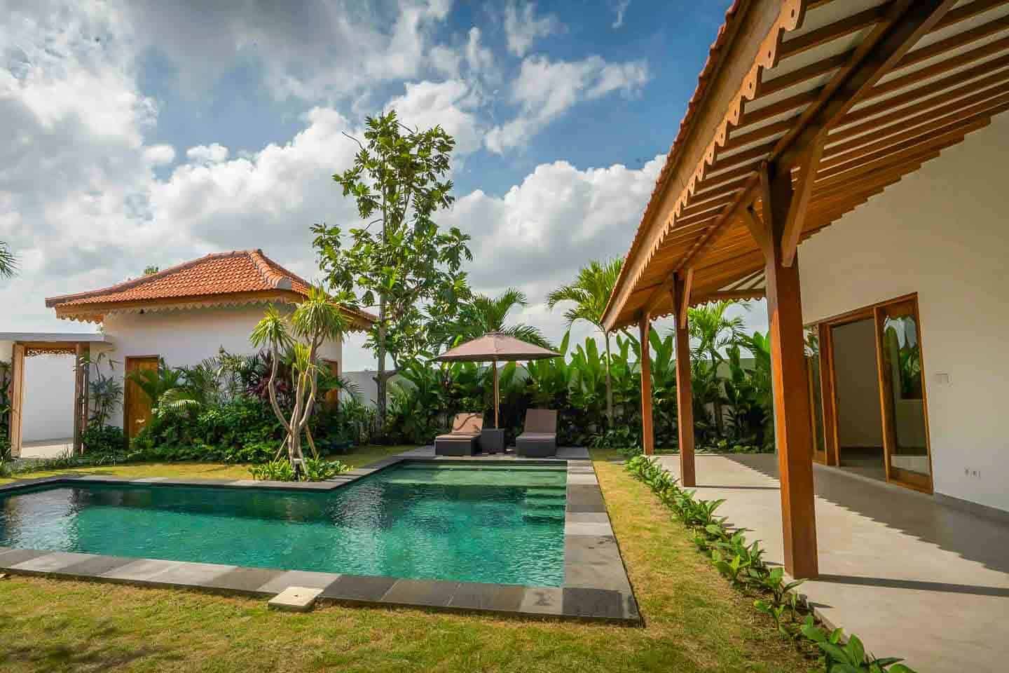 TROPICAL 3 BEDROOM VILLA FOR SALE LEASEHOLD IN MUNGGU BE-2171 